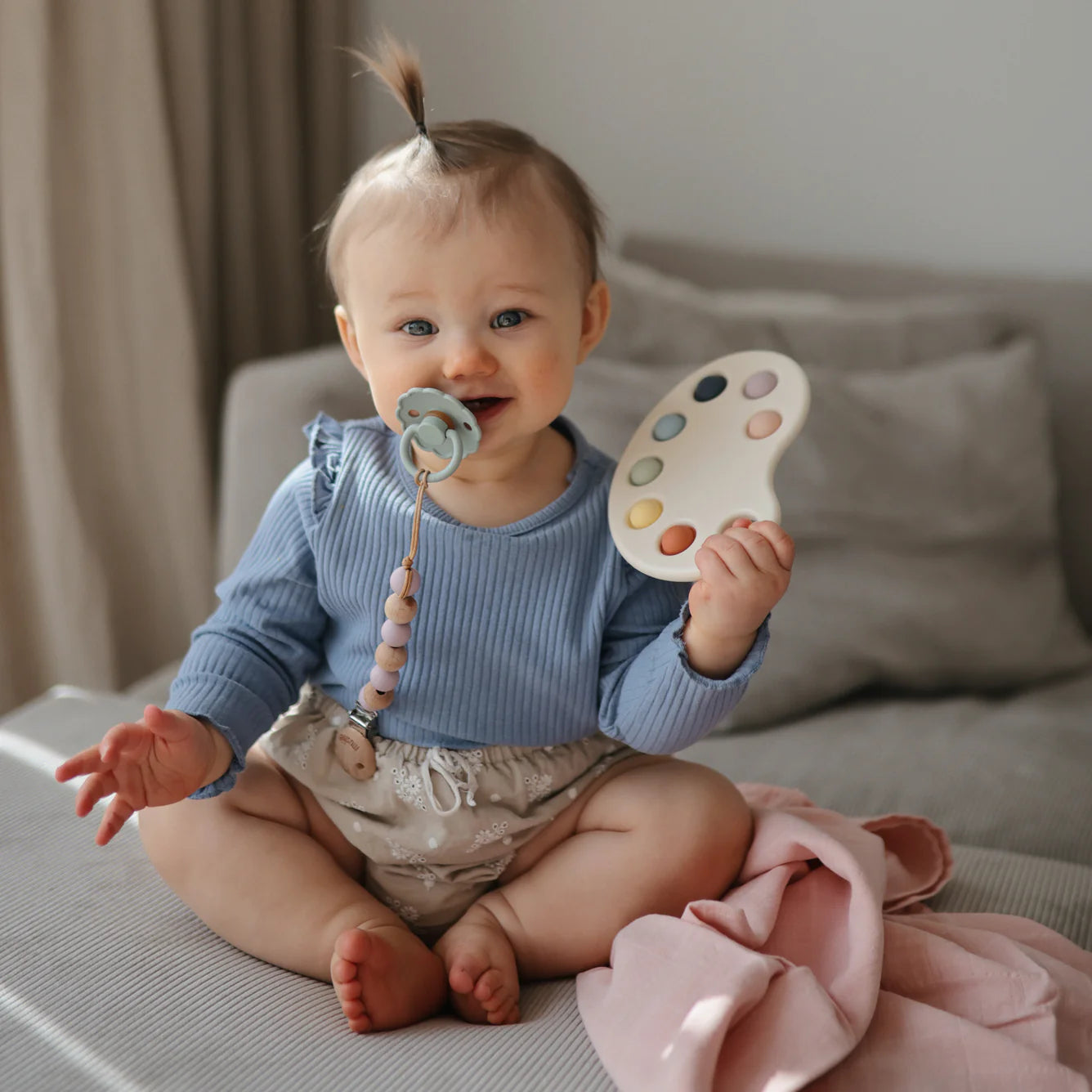 FRIGG natural rubber daisy pacifier