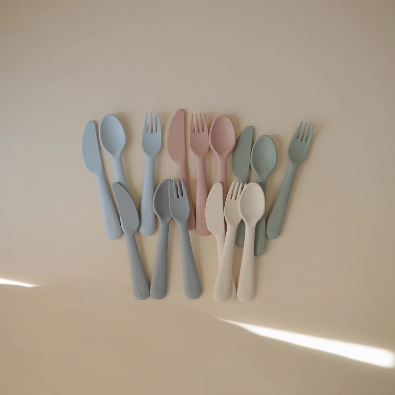 dinnerware cutlery set