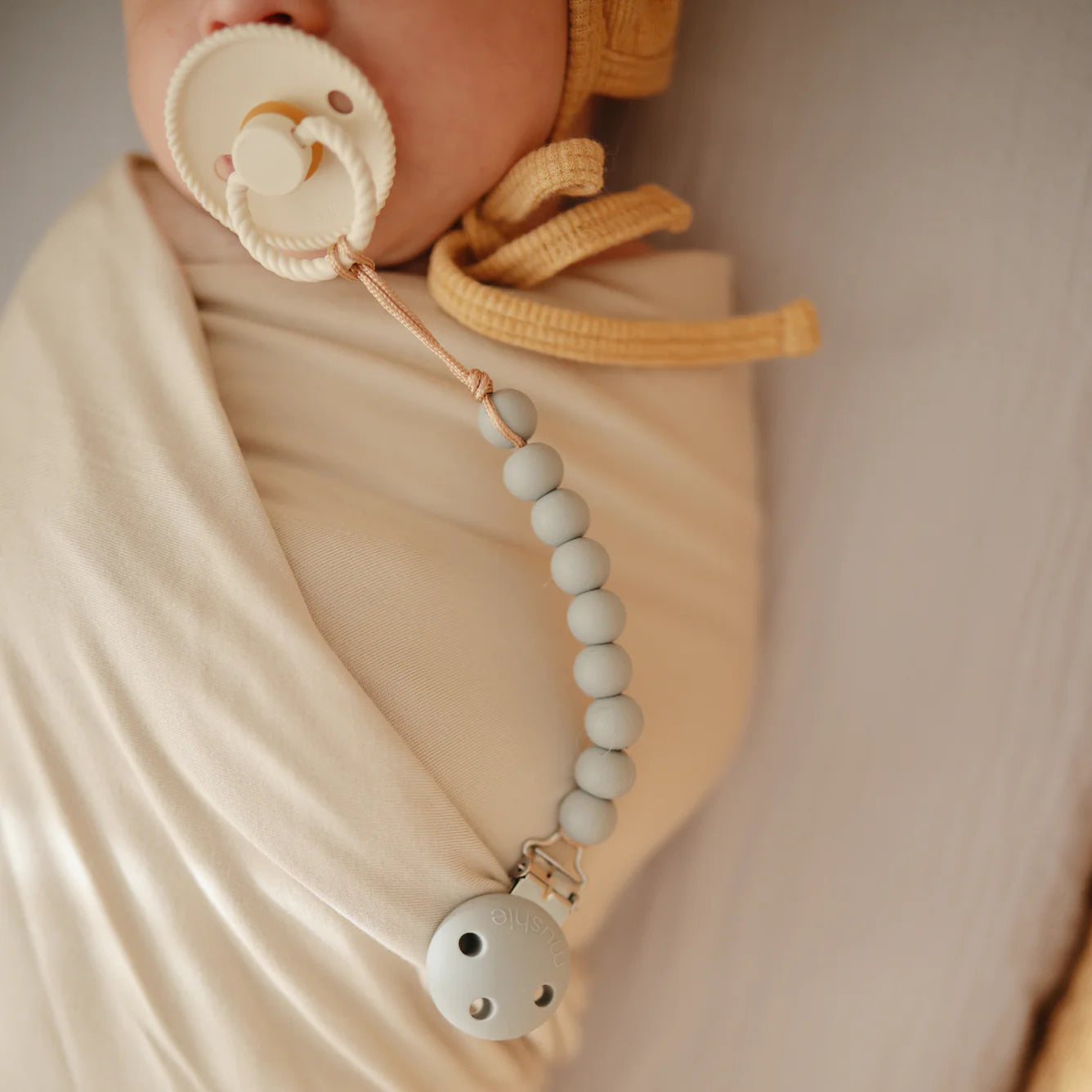 silicone pacifier clip | hera