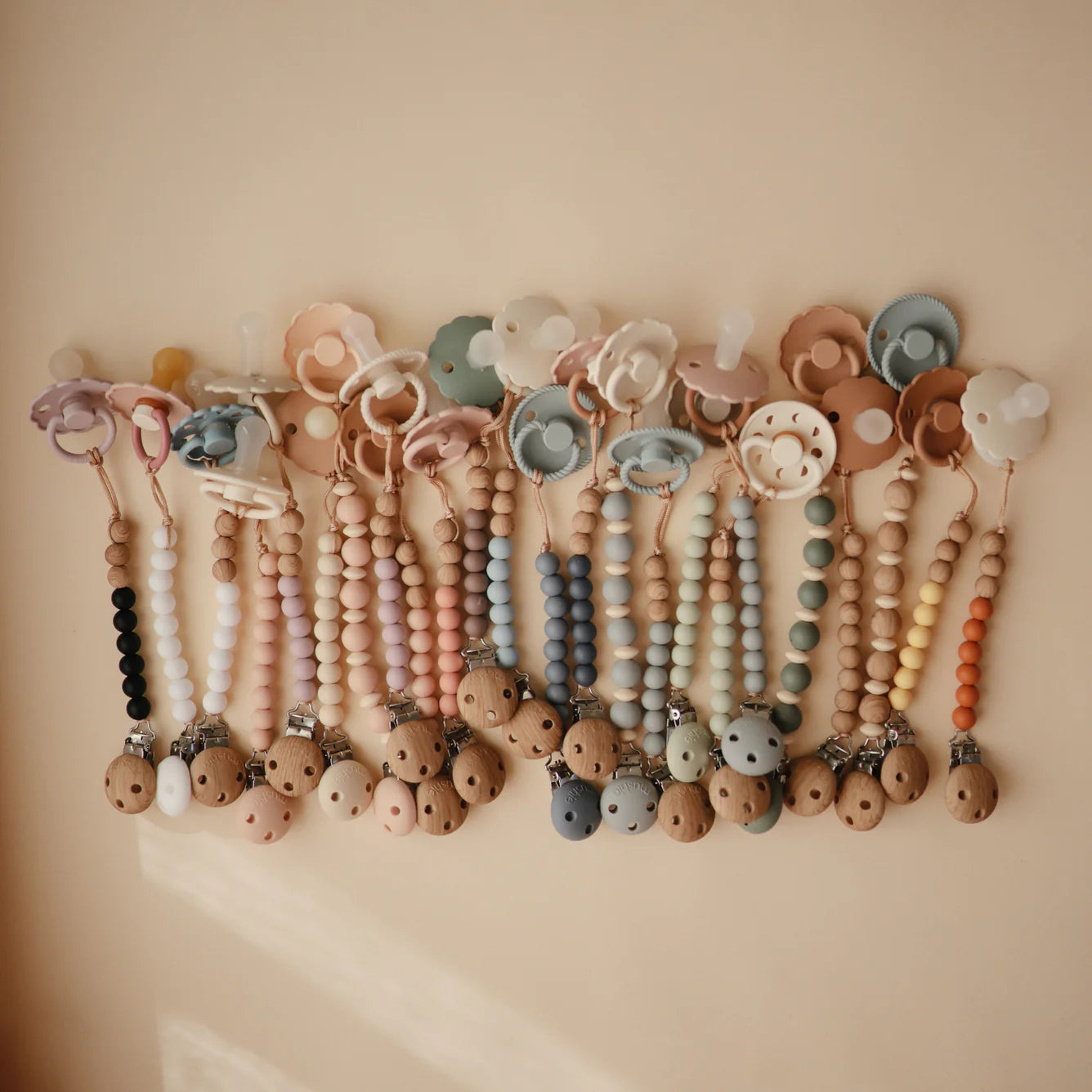 silicone pacifier clip | luna