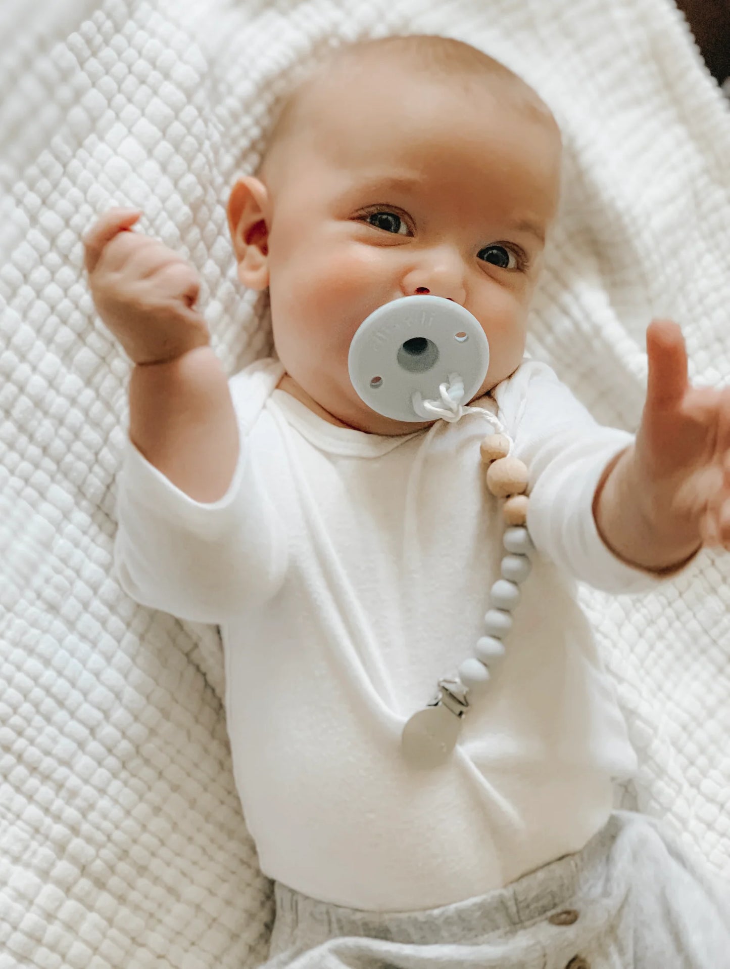 pacifier clip | wood